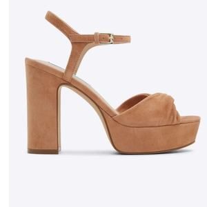 Draper James NWT Platform Suede Sandals in a Tan color, few smudges, no Box.